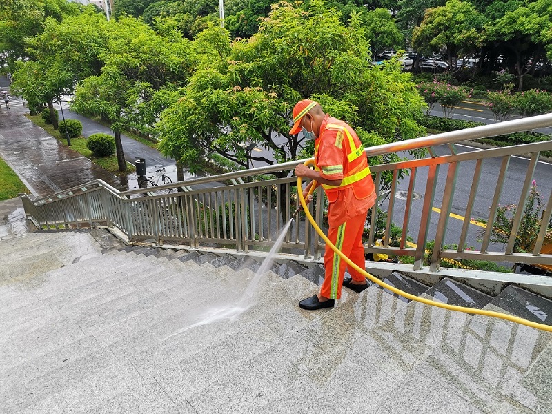 加强垃圾分类，提升市政清运效率—打造绿色低碳城市的新模式