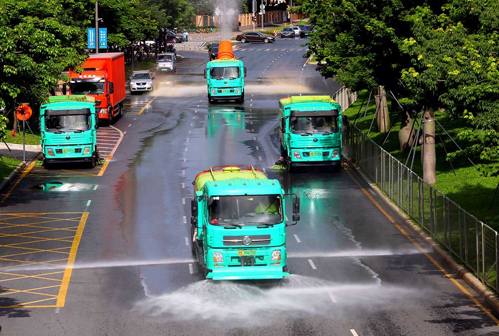 是否有特殊计划来清扫道路上的积雪和冰？